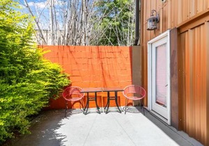 Elegant 4BR Condo in Downtown