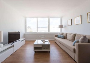 Elegant and bright apartment in Estoril