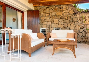 Elegant Apartment Just Minutes from Beach With Ocean View and Private Terrace