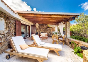 Elegant Apartment Just Minutes from Beach With Ocean View and Private Terrace