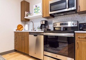 Eloquent 1 Bed Riverfront Park Travel Apartment