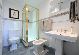 En-suite luxury large bedroom with parking and two tickets to Kew Gardens