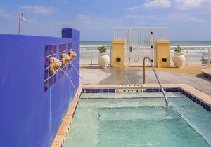 Enjoy the sands of the Atlantic in this tropical 2BD condo with resort amenities for family