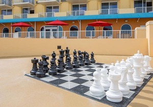 Enjoy the sands of the Atlantic in this tropical 2BD condo with resort amenities for family