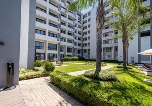 Entire 1 luxury bedroom en-suite apartment at the Regency Hotel