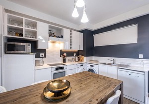 Entire 1 luxury bedroom en-suite apartment at the Regency Hotel