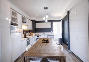 Entire 1 luxury bedroom en-suite apartment at the Regency Hotel