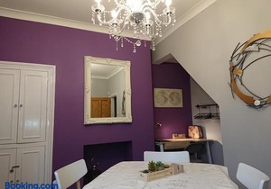 Entire 2-bedroom house with garden