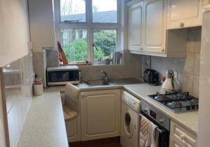 Entire flat/quiet/near Heathrow Airport/3mins walk to Thames/Victorian/fireplace