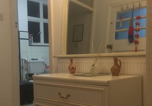 Entire flat/quiet/near Heathrow Airport/3mins walk to Thames/Victorian/fireplace