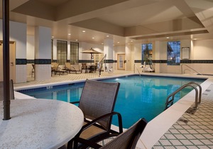 Equipped King Studio with FREE SHUTTLE | Free Breakfast + Pool Access