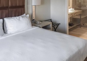 Escape to the Beach! 2 Spacious Accommodations w/Kitchen | Amazing View