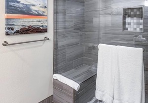 Escape to the Beach! 3 Spacious Units, Steps to Ocean, Near Pines Park