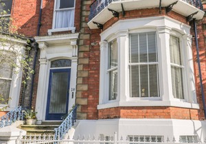 ESPLANADE GARDENS, APARTMENT 1, pet friendly in Scarborough
