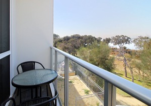 Estuary Waterfront - Upstairs with a small Balcony