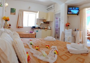 Evli Luxury self catering apartments 7minutes walk down to center of Rethymno