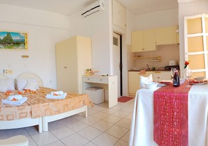 Evli Luxury self catering apartments 7minutes walk down to center of Rethymno