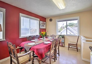Evolve | Waldport Townhome w/ Dog Run on Alsea Bay