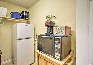 Evolve | Waldport Townhome w/ Dog Run on Alsea Bay
