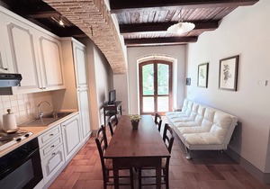 EXCLUSIVE POOL-OPEN ALL YEAR/SPOLETO BIOFARM-SLPS 8/WALK TO SHOPS-BAR ETC