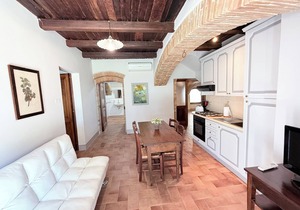 EXCLUSIVE POOL-OPEN ALL YEAR/SPOLETO BIOFARM-SLEEPS 8/WALK TO SHOPS, BAR ETC