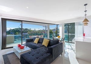 Executive 3BR Bulimba Apartment with Large Balcony Next to Oxford St
