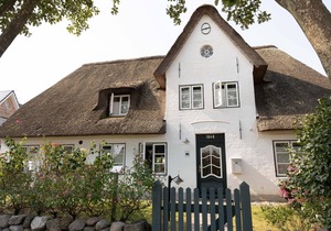 "Experience an unforgettable vacation in the old schoolmaster's house in Oevenum!"