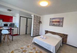 F1, 27 M2 near the port and the beach