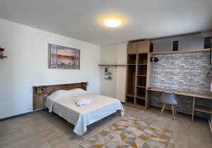 F1, 27 M2 near the port and the beach