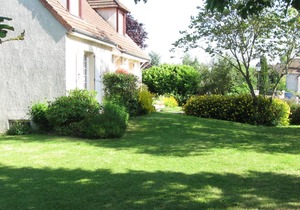 F3 in detached house 30 km from Paris