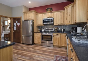 Fabulous in every way, Chambers home w/private hot tub, Hoa pool, beach and tennis