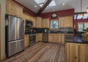 Fabulous in every way, Chambers home w/private hot tub, Hoa pool, beach and tennis
