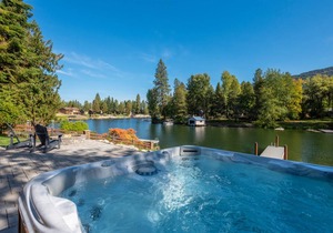 Fabulous Waterfront Home Ideal for Families and Friends