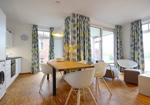 Family and dog-friendly vacation apartment with loggia - 100 m to the beach! -