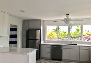 Family friendly Quiet Kailua Beachside lane, steps to lane private beach access