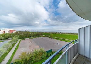 Family-friendly vacation apartment close to the beach with balcony and North Sea view - Hus