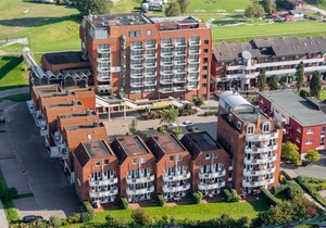 Family-friendly vacation apartment close to the beach with balcony and North Sea view - Hus