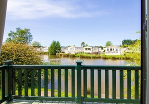 Fantastic caravan with stunning lake views at Southview Holiday Park ref 33002ML