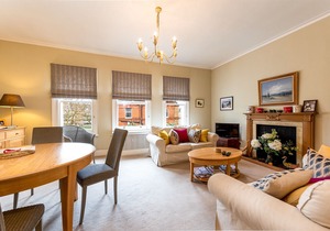 Fantastic Two Bedroom Apartment, Elm Park Gardens