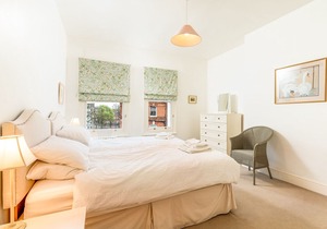 Fantastic Two Bedroom Apartment, Elm Park Gardens