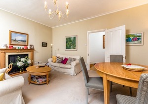 Fantastic Two Bedroom Apartment, Elm Park Gardens