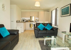 Farnborough Apartment near International Exhibition centre & Air show by SAZ living