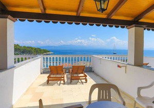 Faros Dio: Gaios studio, sea views, private sun-loungers