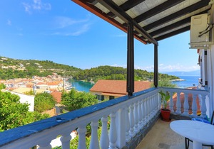Faros Dio: Gaios studio, sea views, private sun-loungers
