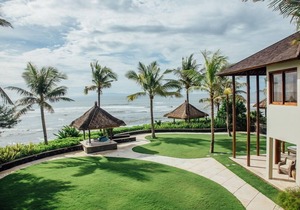 Fascinating 6BR Beach Front Villa Located In Pabean Beach! Stunning View!