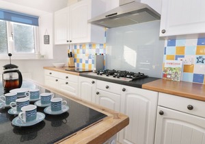 FERN COTTAGE, family friendly, character holiday cottage in Staithes