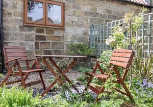 FERN COTTAGE, family friendly, character holiday cottage in Staithes