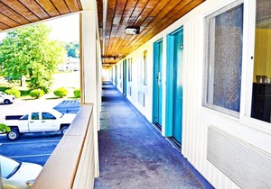 Flagship Inn & Suites