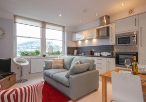 Flat 1, 32 Newcomen Road