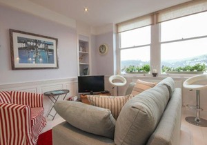 Flat 1, 32 Newcomen Road